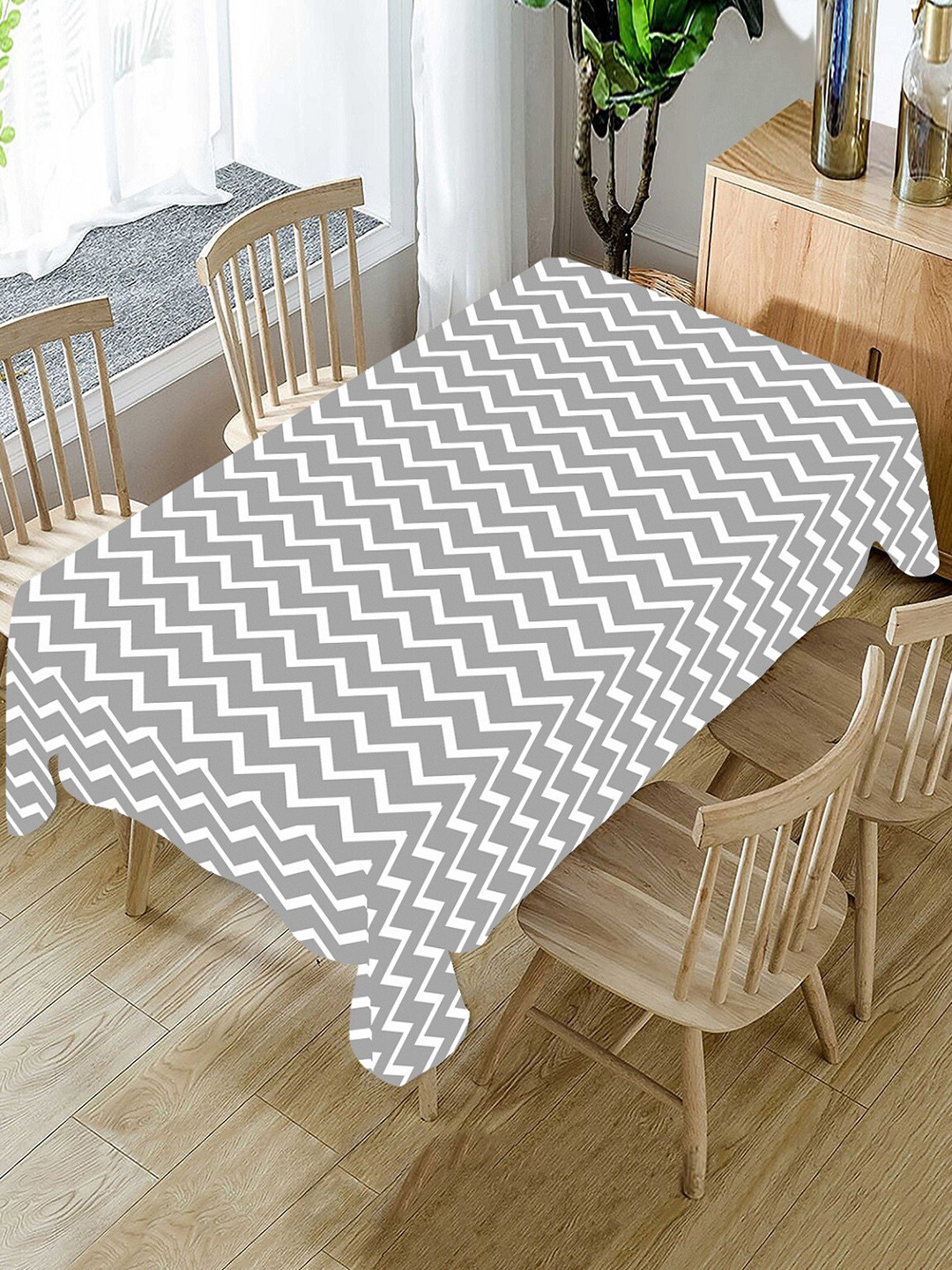 AEROHAVEN Grey & White Geometric Printed 4-Seater Table Cover Cloth