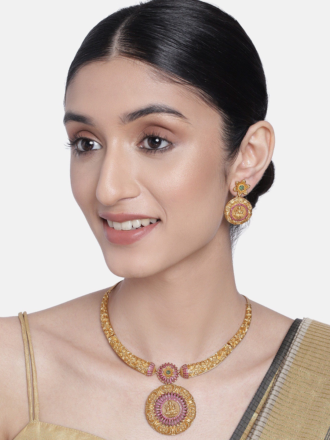 Peora Women Gold-Toned South Indian Traditional Style Jewellery Set