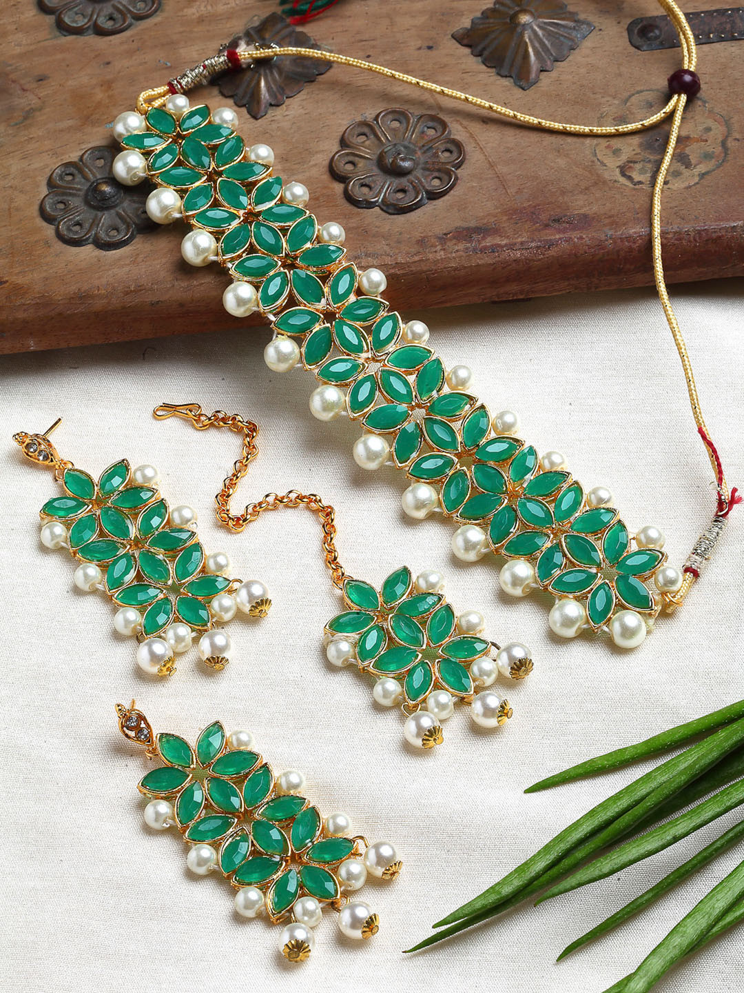 ZENEME Gold-Plated & Green Kundan Studded Choker Jewellery Set