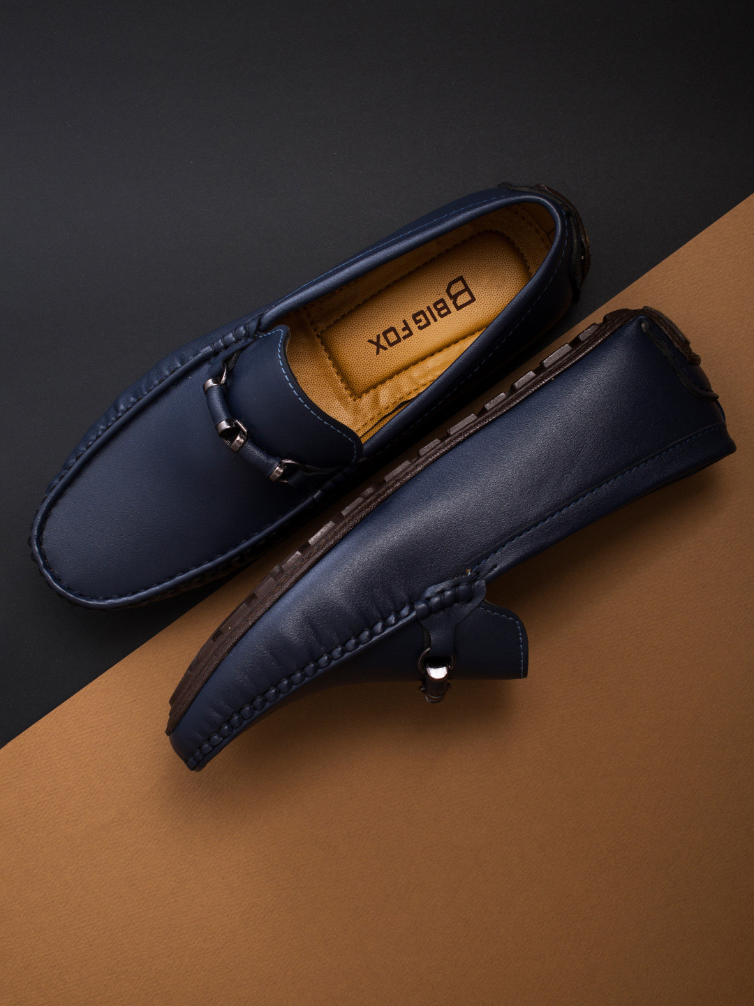Big Fox Men Blue Textured Loafers