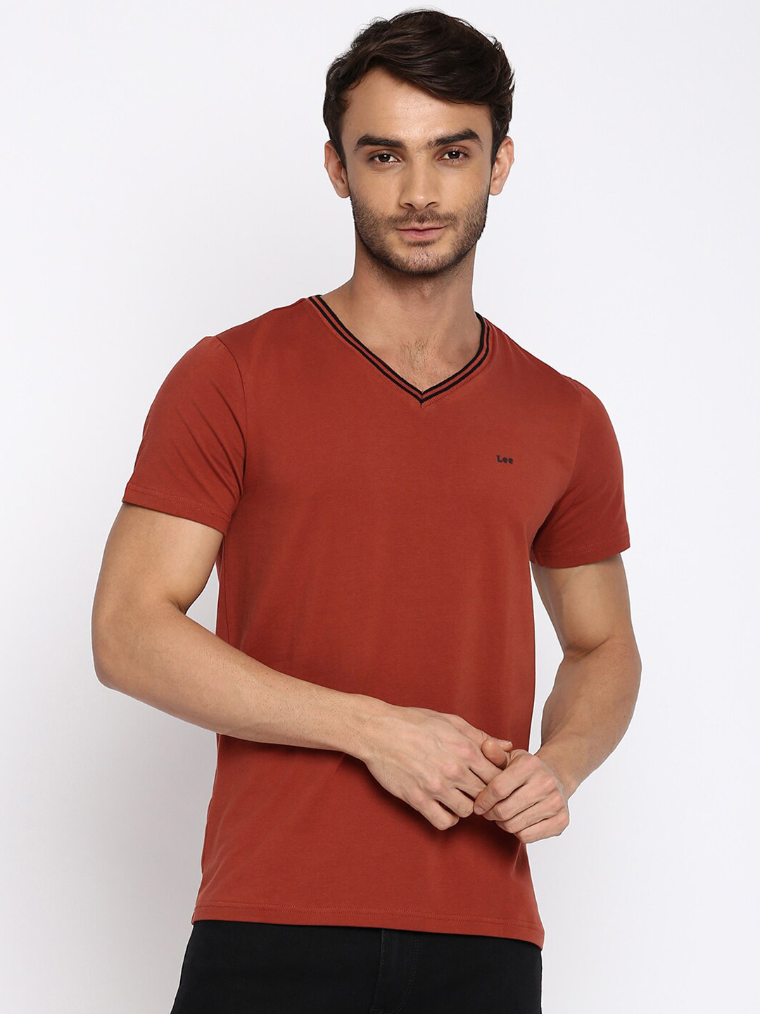 Lee Men Red Solid V-Neck Slim Fit T-shirt