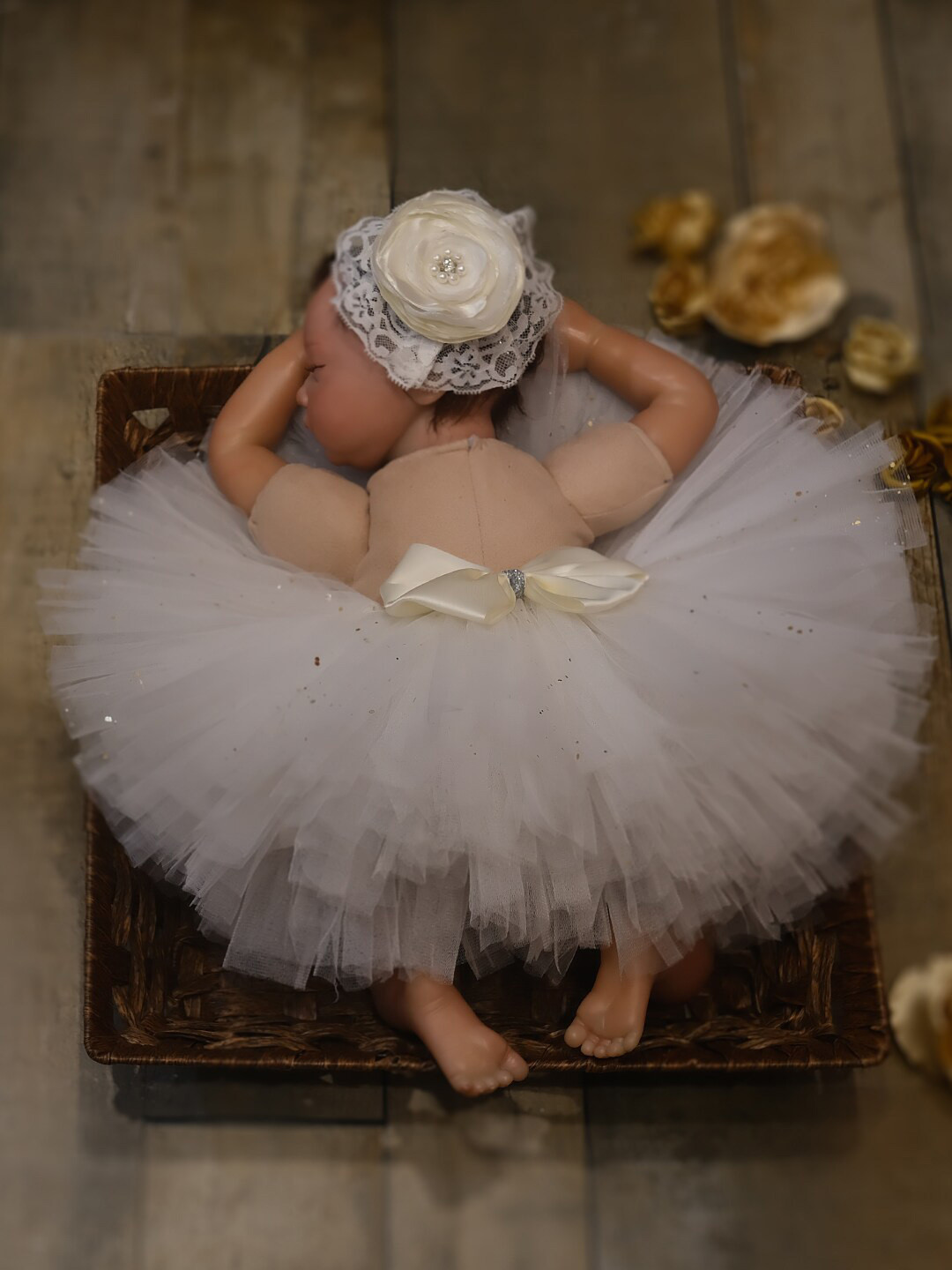TINY MINY ME Infant Girls White & Silver-Coloured Embellished Knee-Length Handmade Flared Skirt