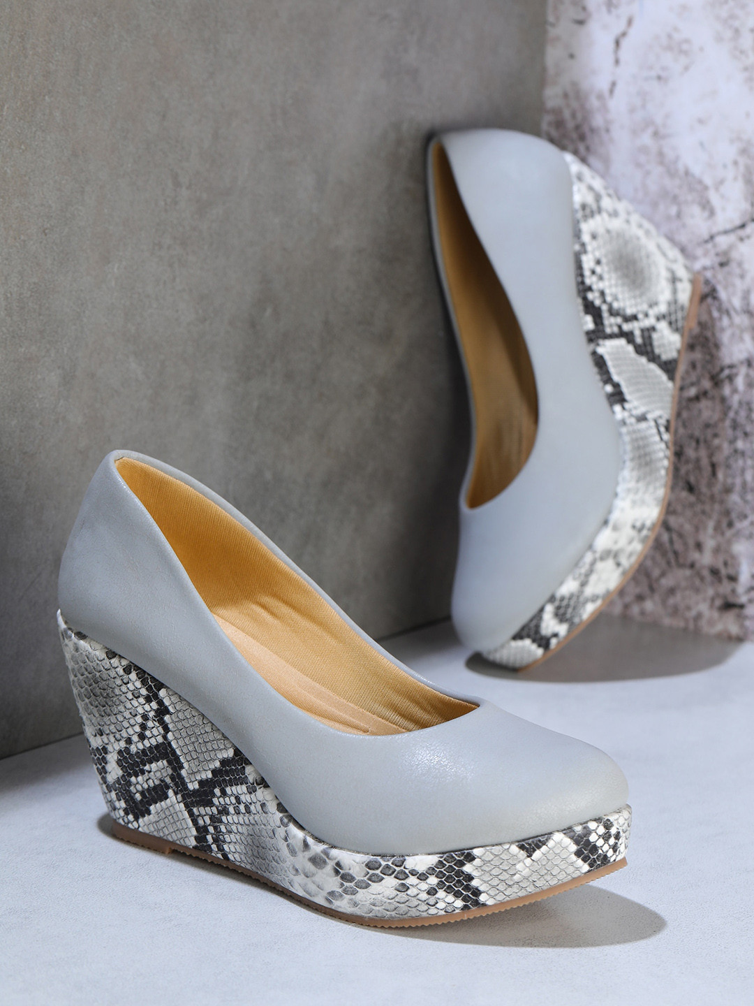 Shezone Grey Printed Wedge Pumps