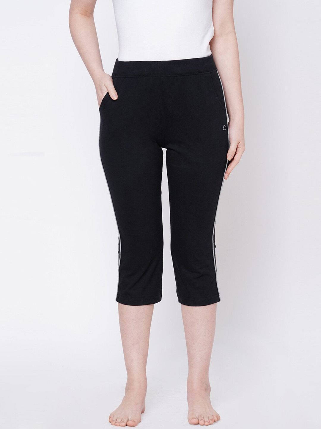 Sweet Dreams Women Black Cotton Lounge Capris