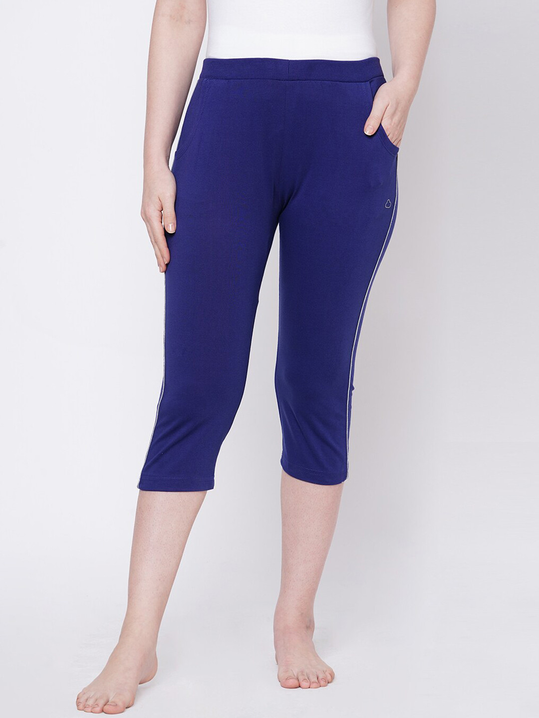 Sweet Dreams Women Blue Cotton Lounge Capris
