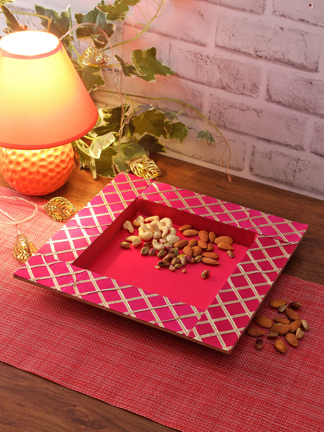 Aapno Rajasthan Pink & Gold-Toned Checked Wooden Tray