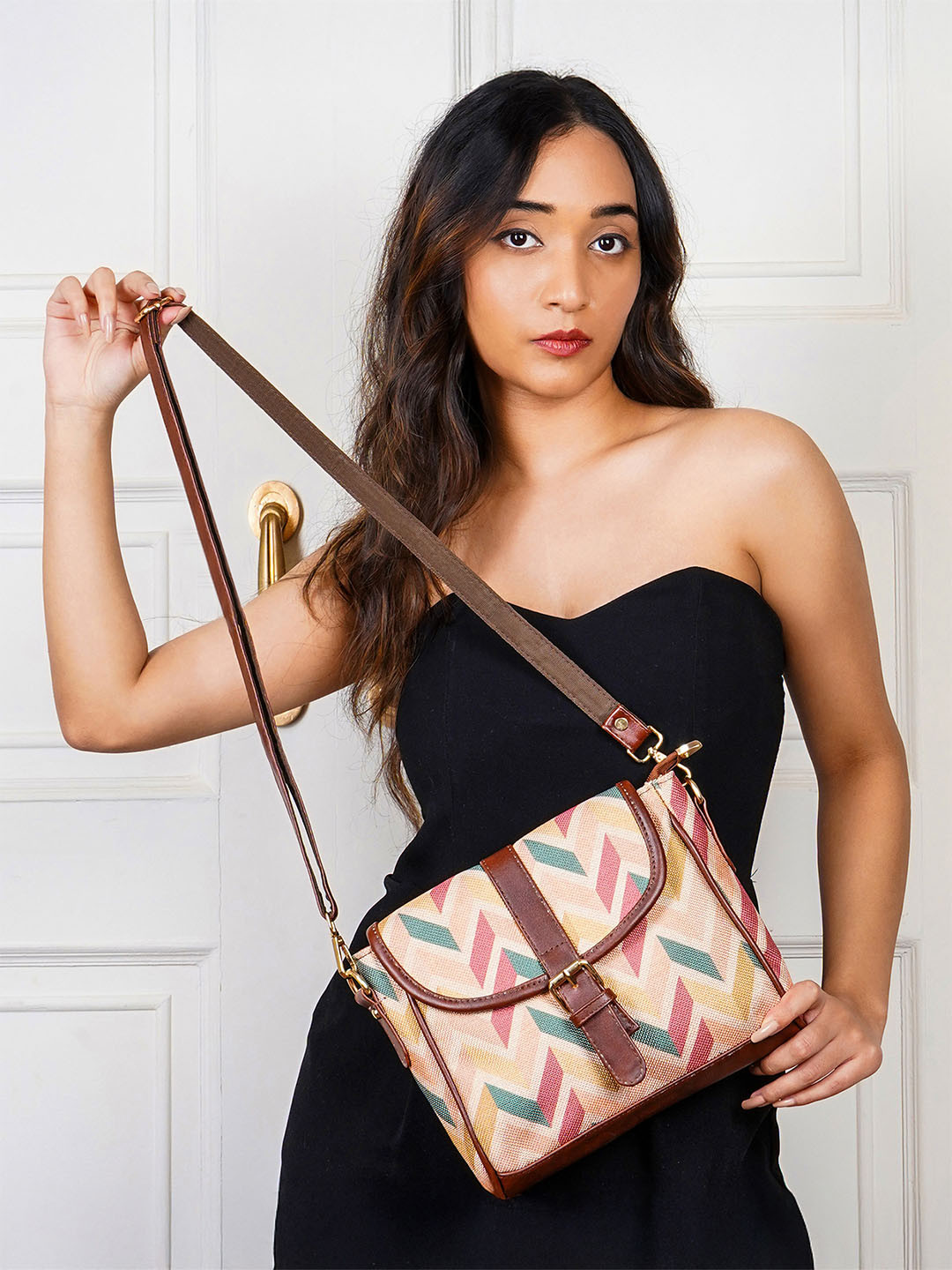 THE CLOWNFISH Madeline Women Cream-Coloured Geometric Printed Structured Sling Bag