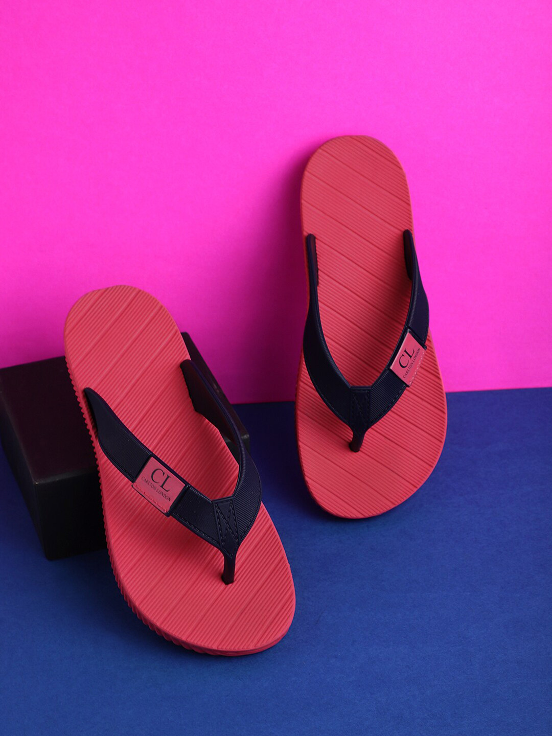 Carlton London Women Fuchsia & Black Rubber Thong Flip-Flops