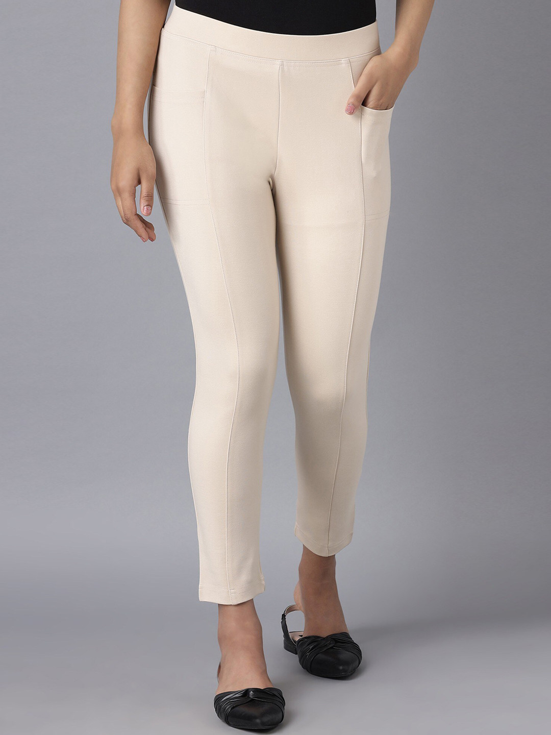 elleven Women Beige Solid Straight Yoga Tights