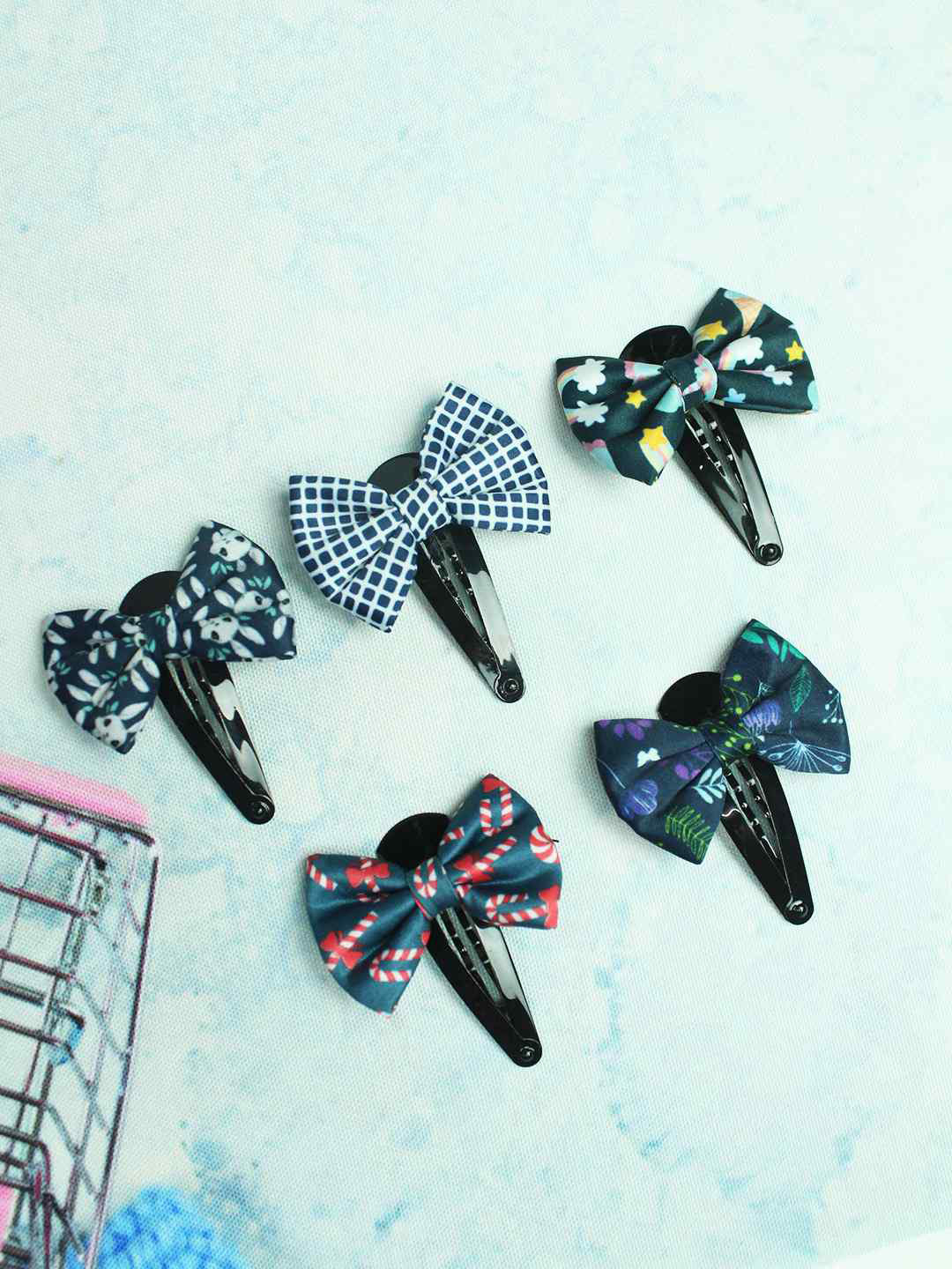 Tossido Girls Blue & White Set of 5 Tic Tac Hair Clip