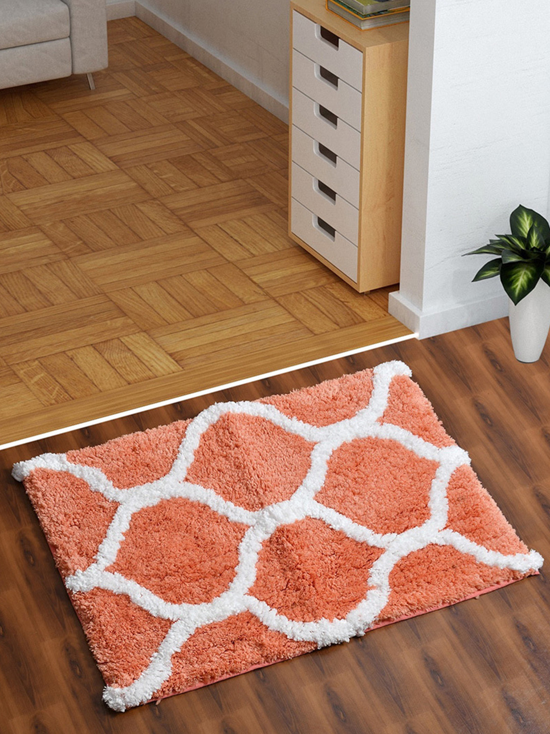 AEROHAVEN Peach-Coloured & White Anti-Skid Stain Ressistant Microfibre Bath mat
