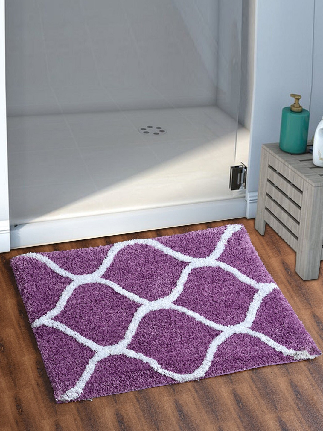 AEROHAVEN Burgundy & White Swish Design Microfiber Bath Mat