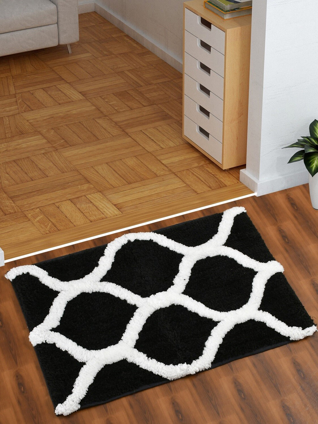 AEROHAVEN Black & White Swish Design Microfiber Bath Mat