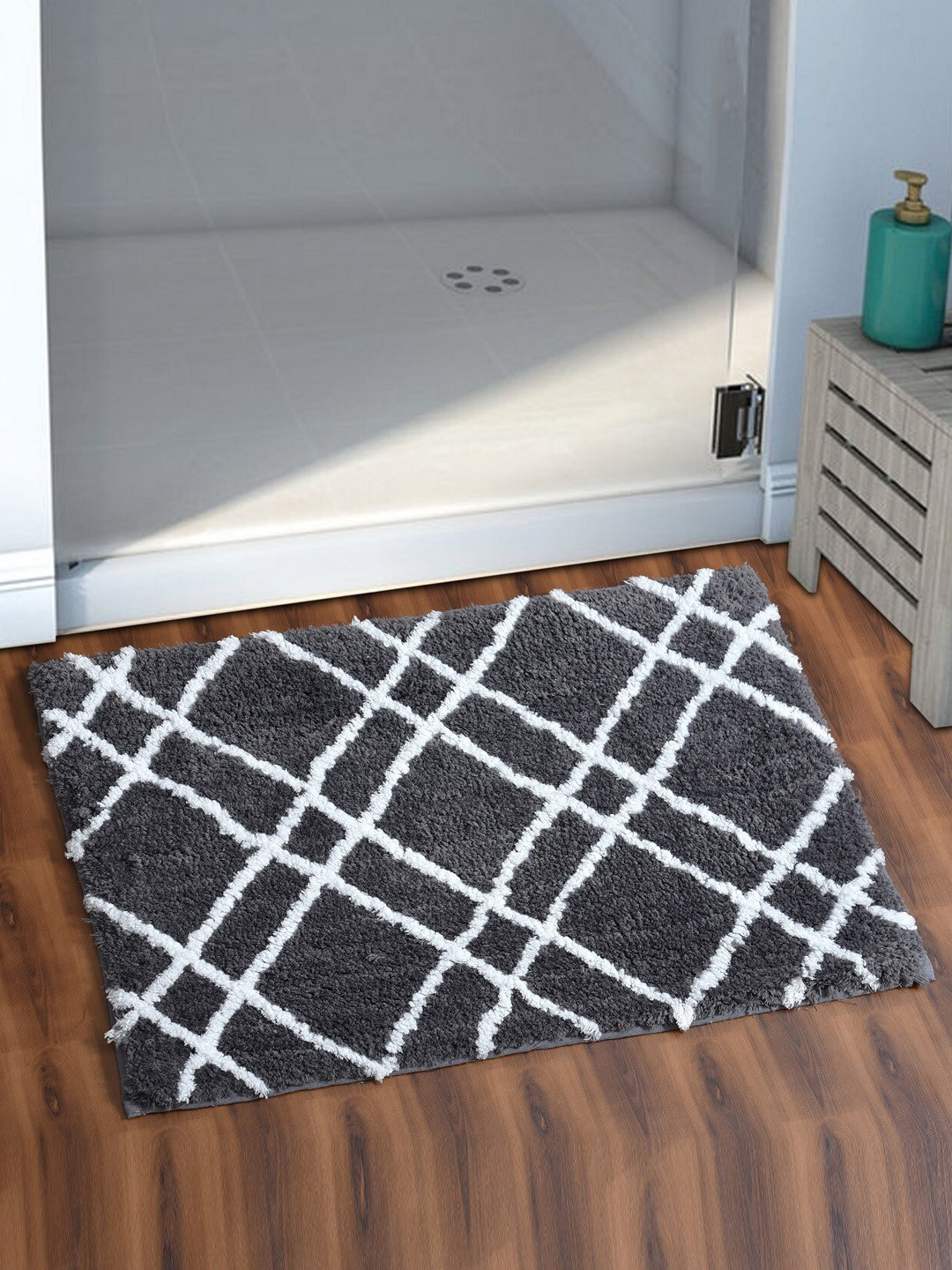 AEROHAVEN Grey & White Checked 1850 GSM Microfiber Anti-Skid Bath Rug