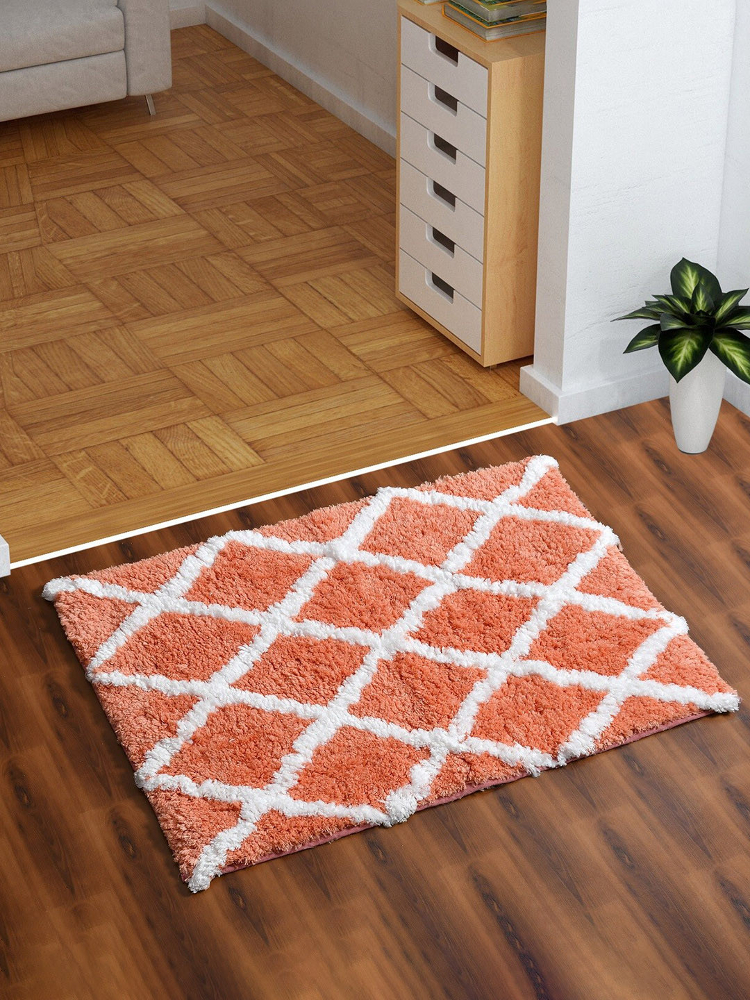AEROHAVEN Peach & White Checkered Microfiber Anti-skid Bath Mat