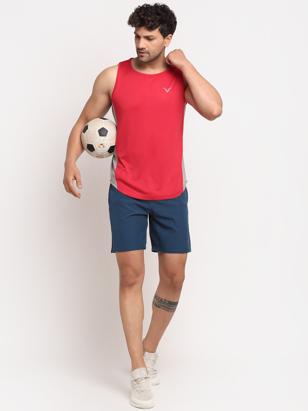Invincible Men Colourblocked Slim Fit Training or Gym T-shirt