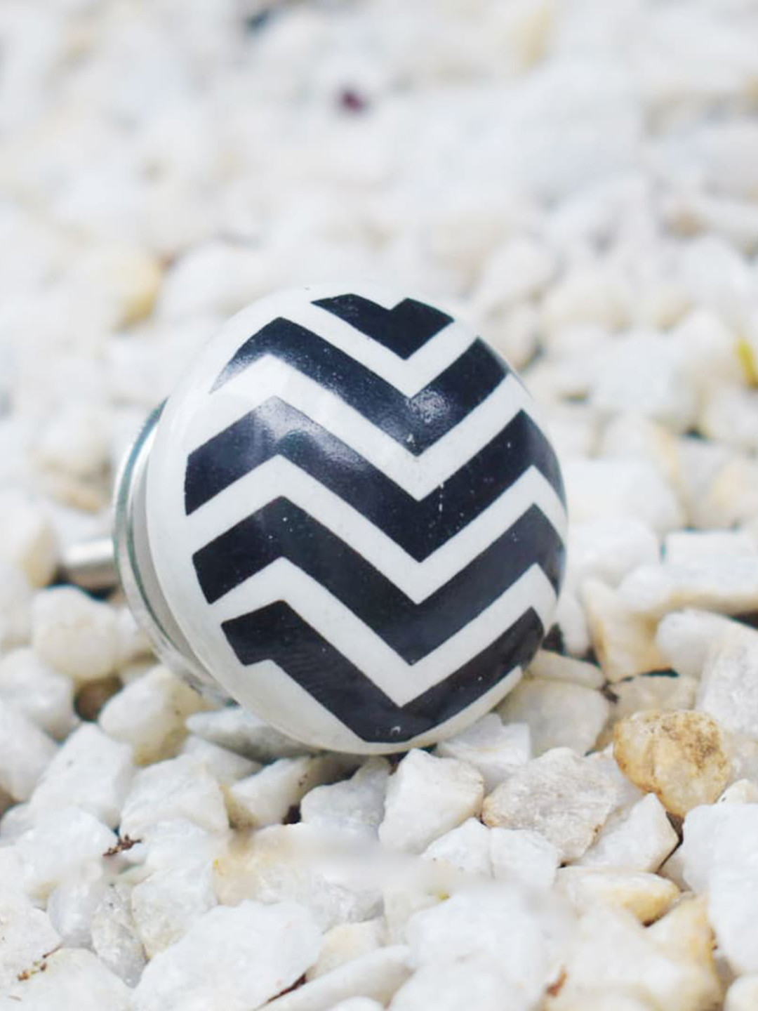 The Decor Mart Set Of 4 Black & White Printed Ceremic Decorative Knobs