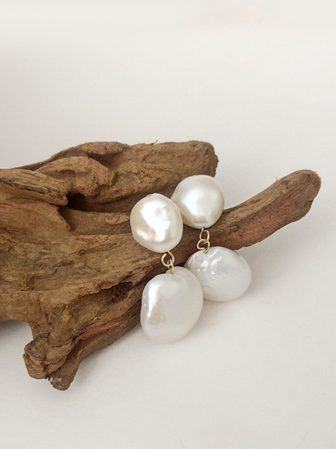 Peora Women White Contemporary Pearl Drop Earrings
