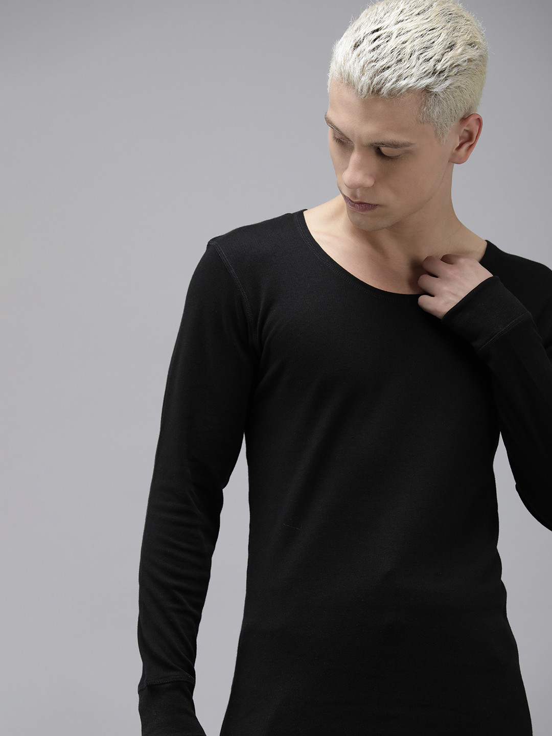 Van Heusen Innerwear Men Solid Warmtech Anti Bacterial Thermal Top