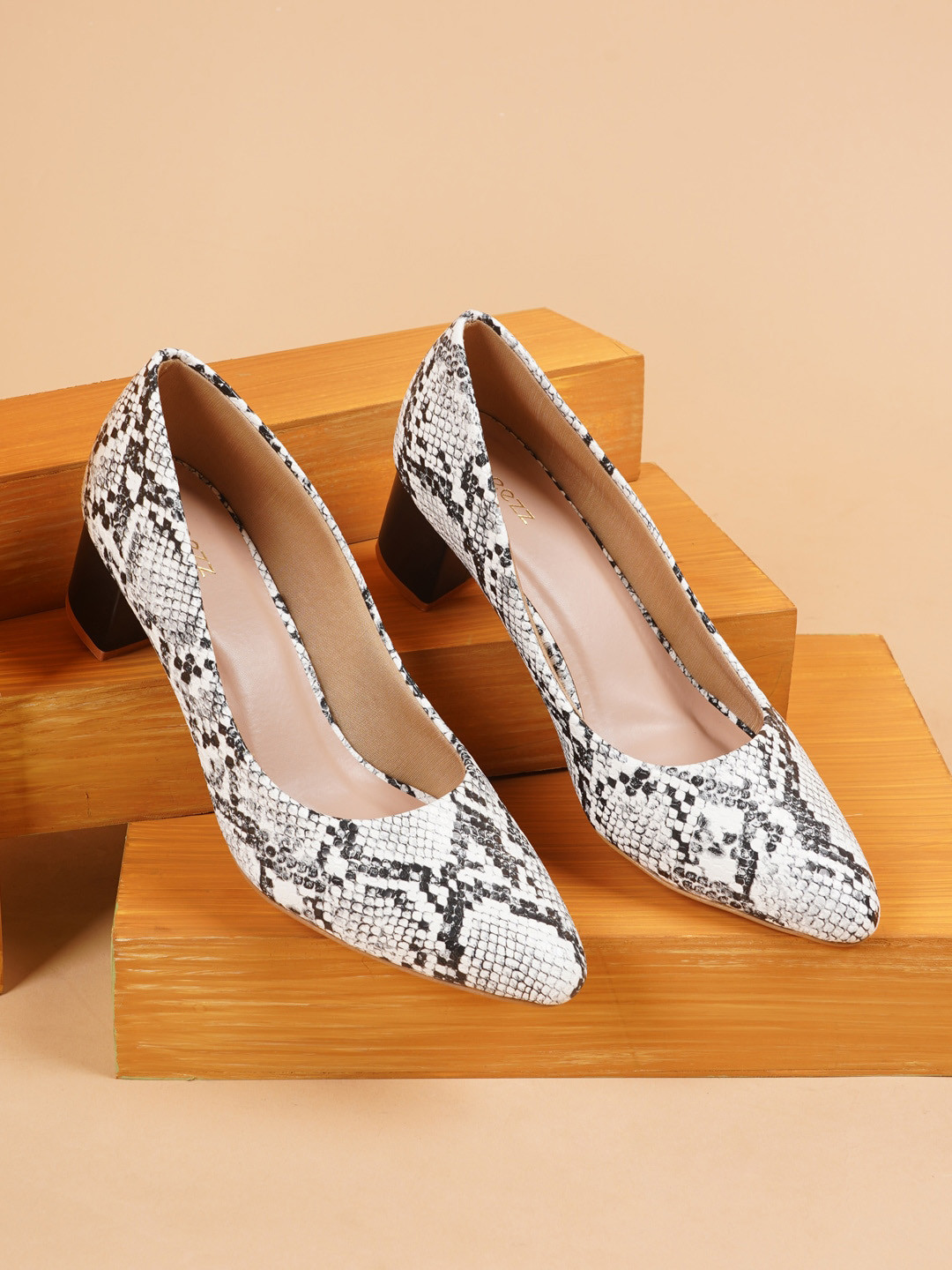 Rubeezz White & Grey Animal Printed Party Block Pumps