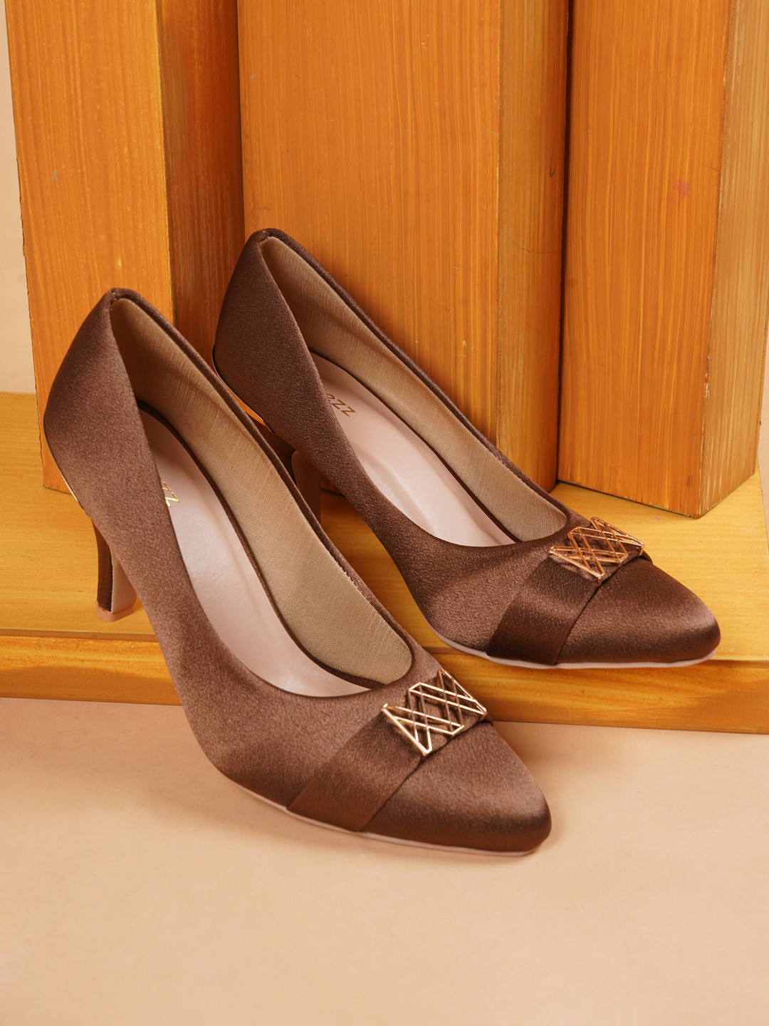 Rubeezz Brown Party Kitten Pumps