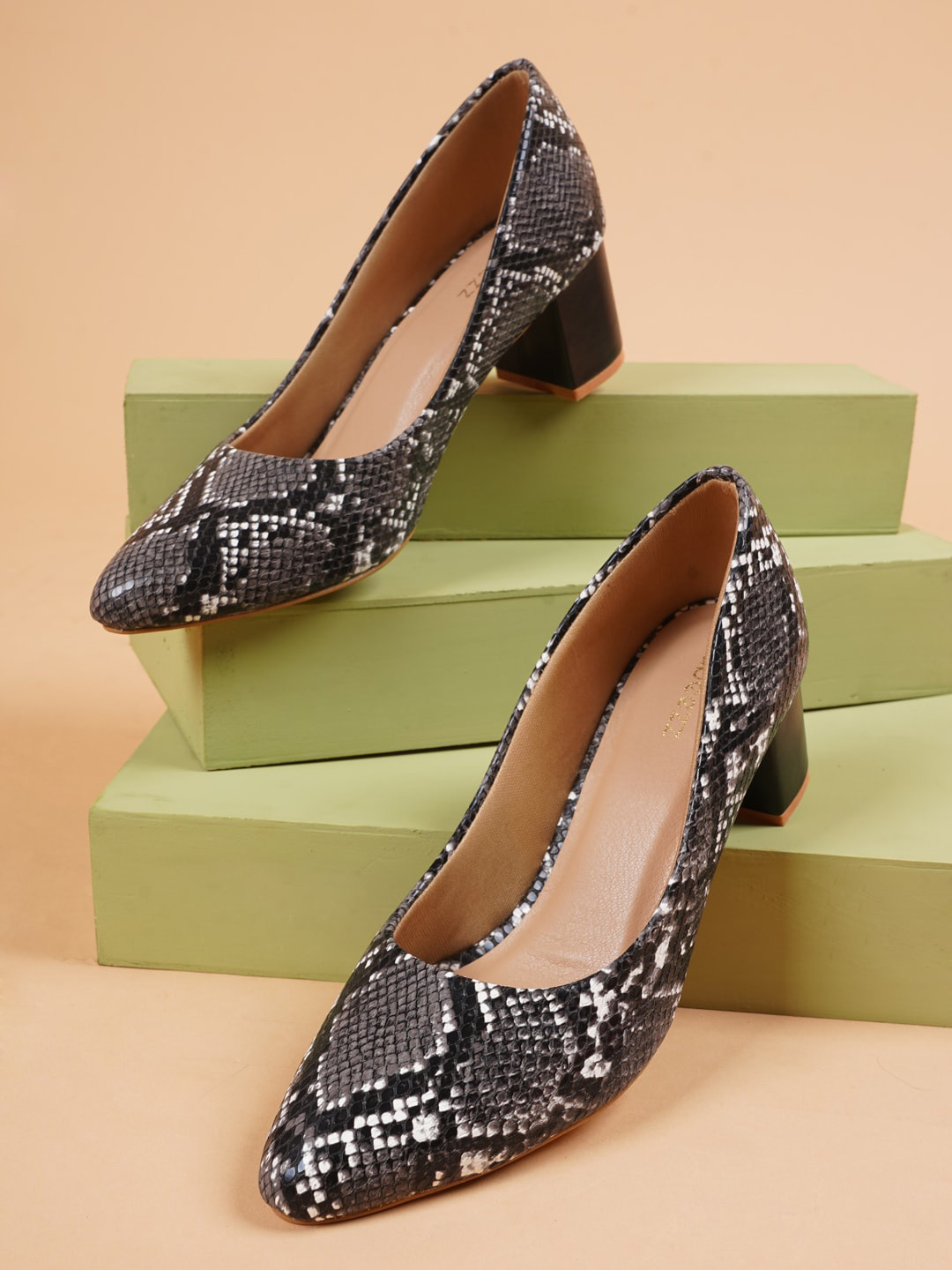 Rubeezz Black Printed Block Pumps