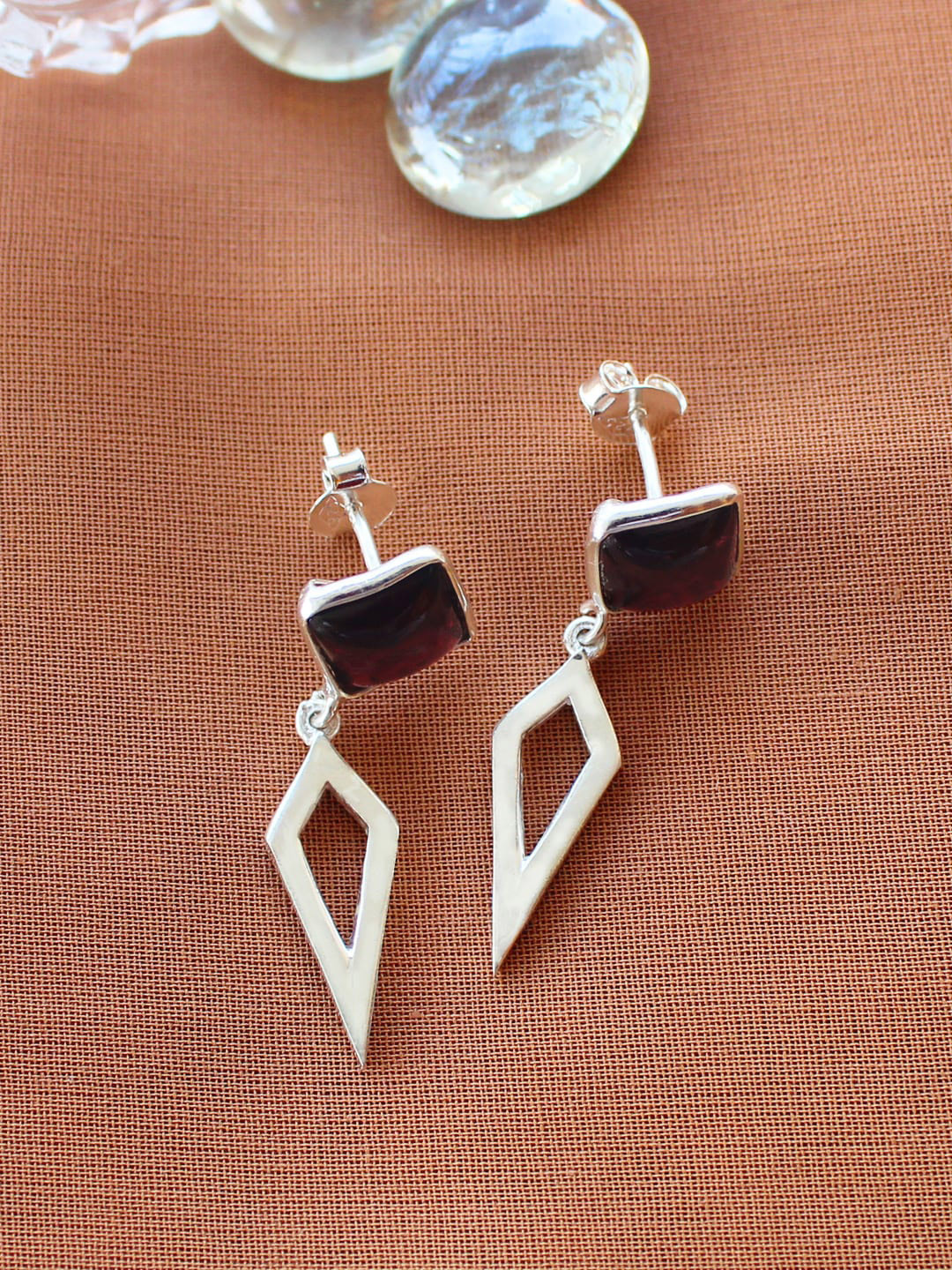 ERILINE JEWELRY 925 Sterling Silver With Garnet Drop Earrings