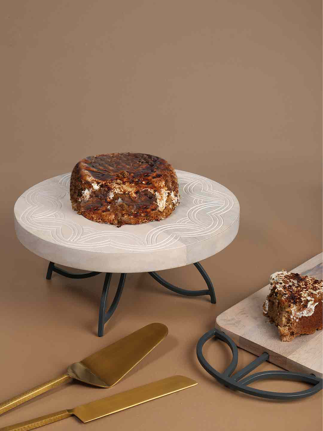 ellementry White & Black Solid Cake Stand