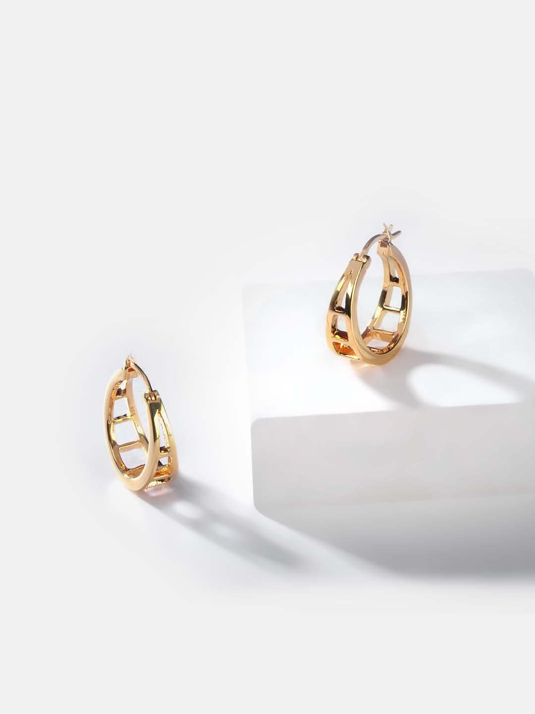 Shaya by CaratLane Gold-Toned Contemporary Hoop Earrings