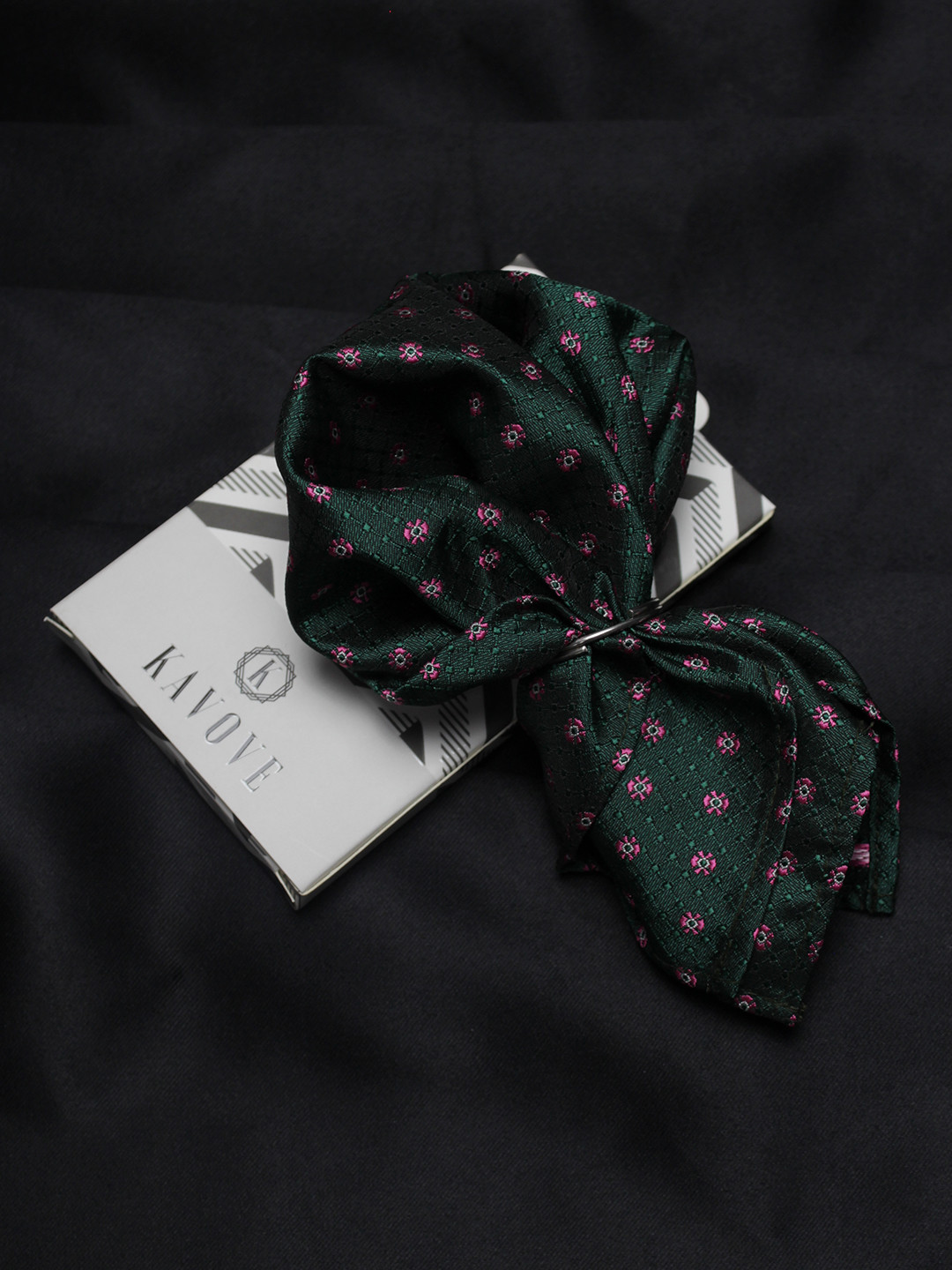 Kavove Men Green & Pink Printed Pocket Square