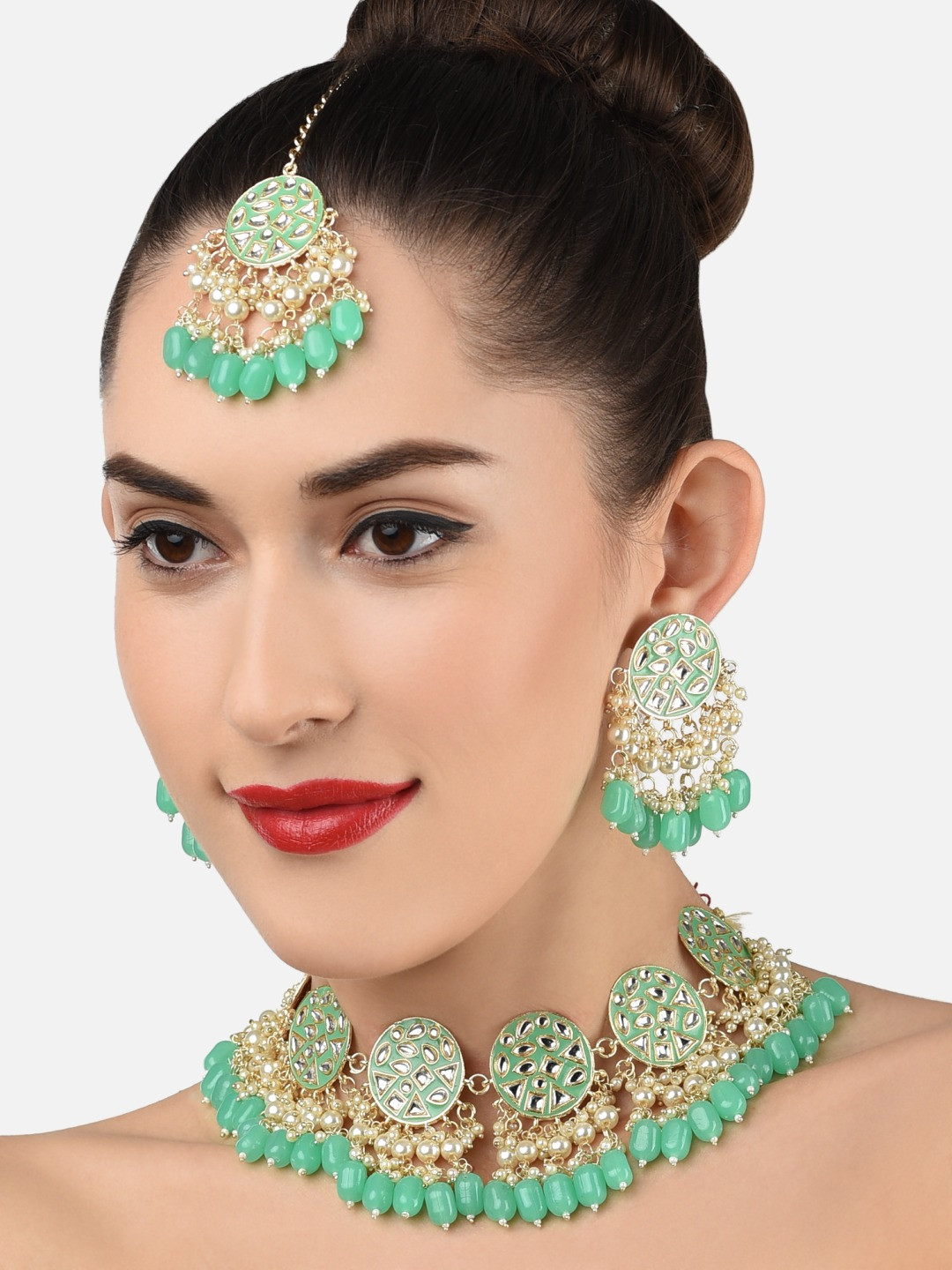 Zaveri Pearls Gold Plated & Green Kundan Studded Jewellery Set With Maaangtikka