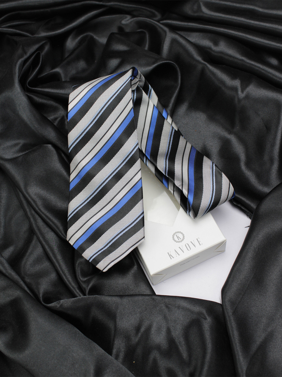 Kavove Men Grey & Blue Striped Broad Neck Tie