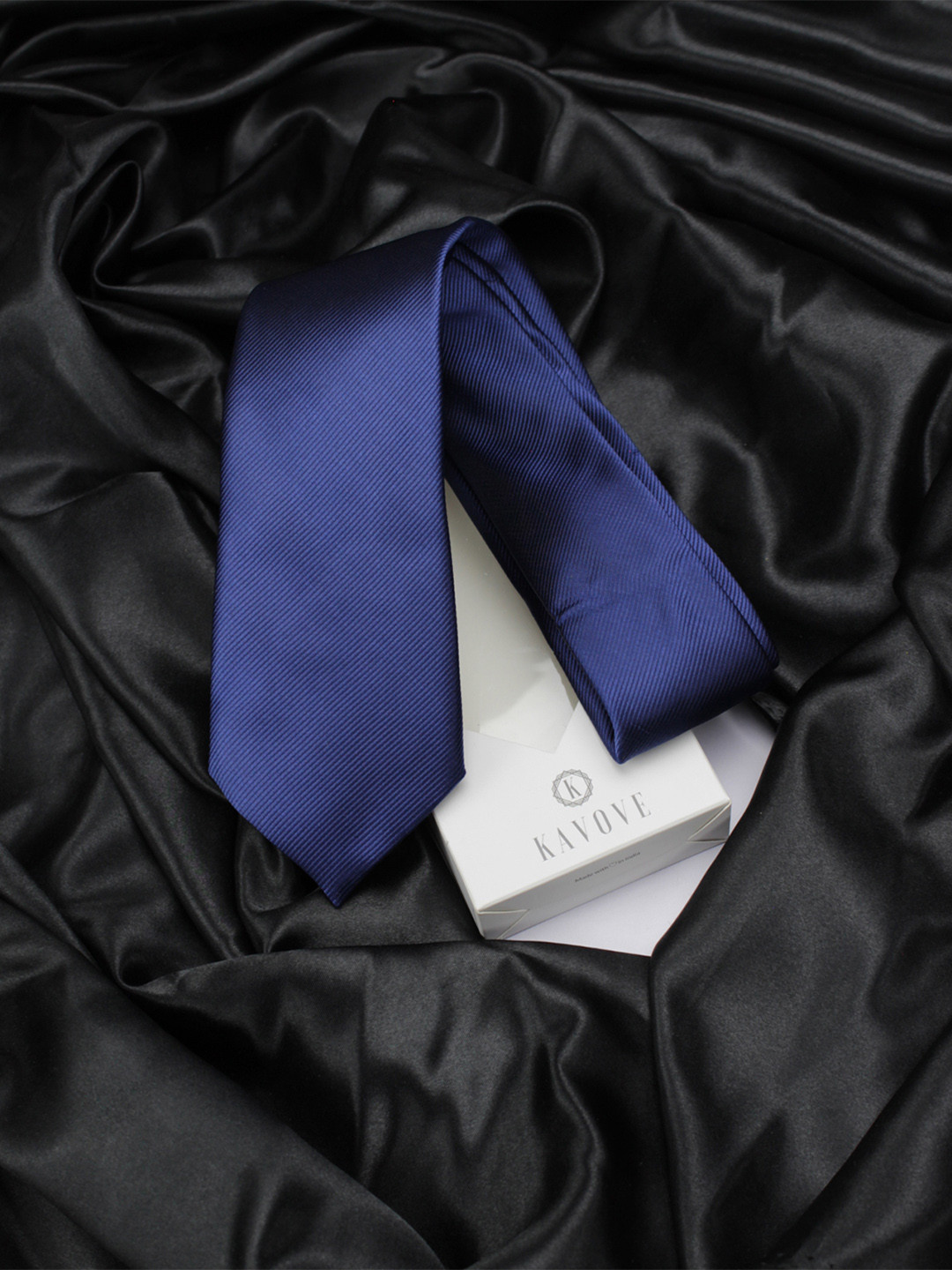 Kavove Men Blue Striped Broad Tie