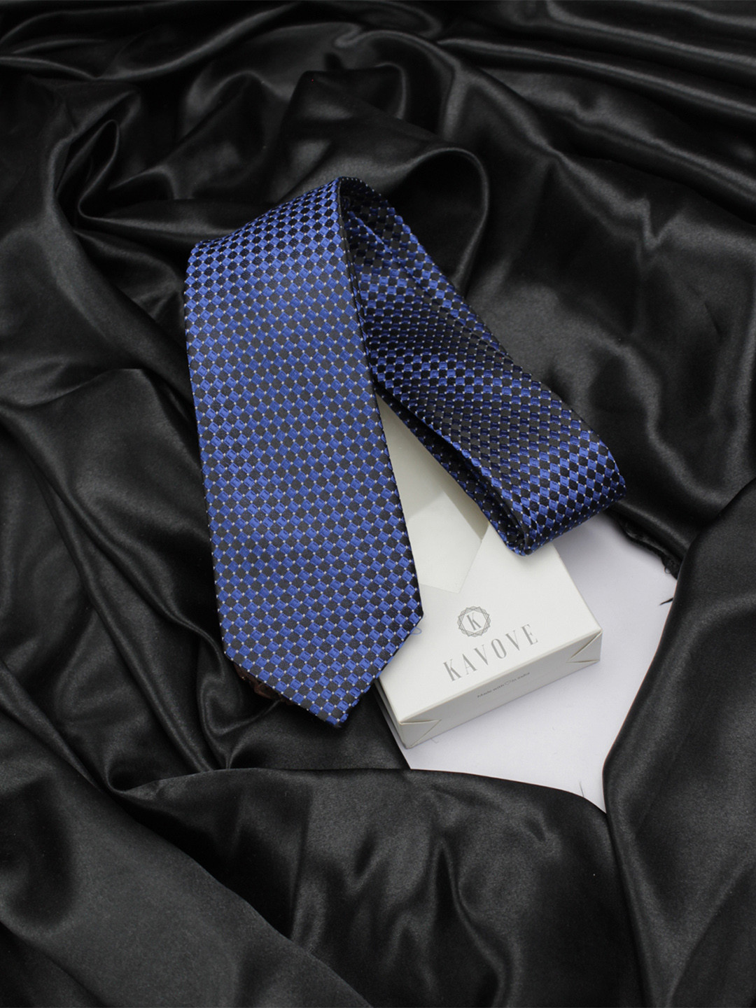 Kavove Men Blue & Black Exotic Checkered Broad Tie