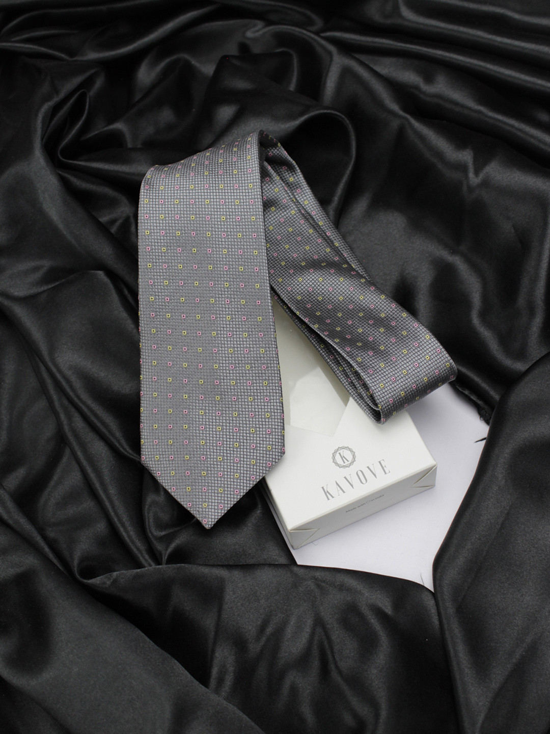 Kavove Men Grey & Pink The Treat Checkered Broad Tie