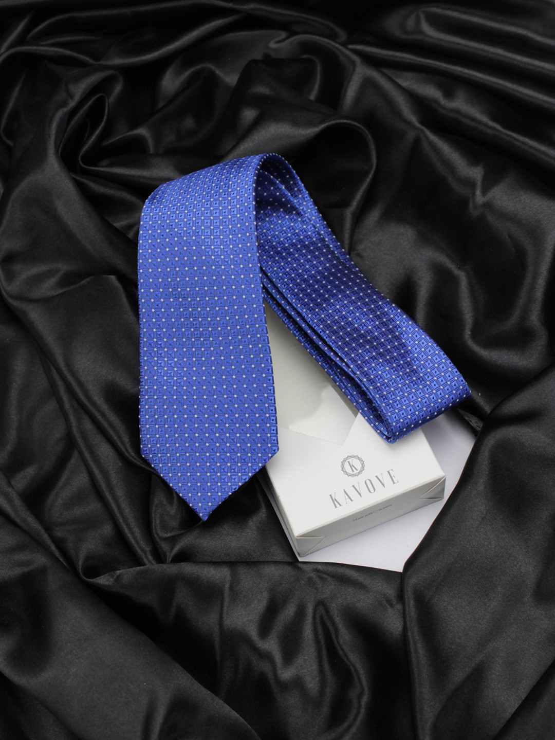 Kavove Men Blue & White The Graceful Self Checkered Broad Tie