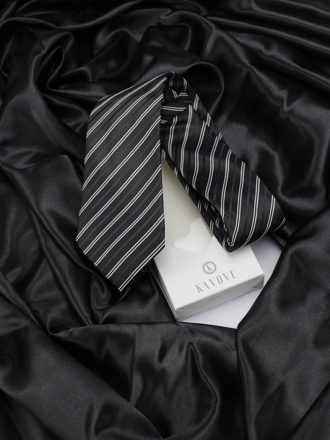 Kavove Men Black & White The Striped Treat Broad Tie