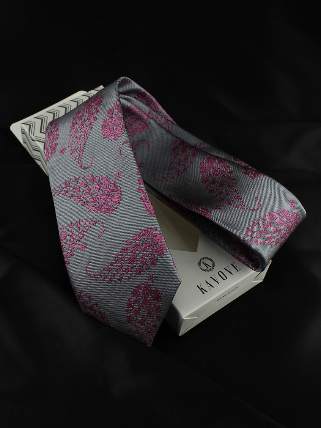 Kavove Men Grey & Pink The Twining Paisley Woven Design Broad Tie