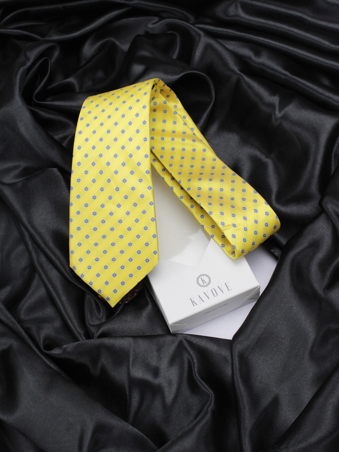 Kavove Men Yellow & Blue Woven Design Broad Tie