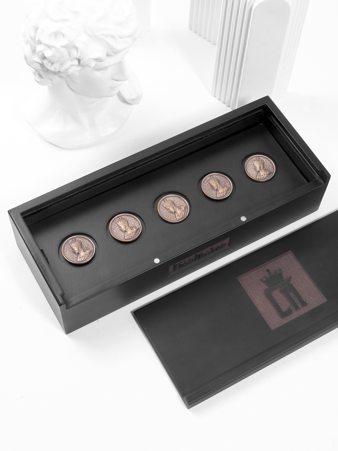 COSA NOSTRAA Set of 5 Metallic-Toned The Prince V Coin Button