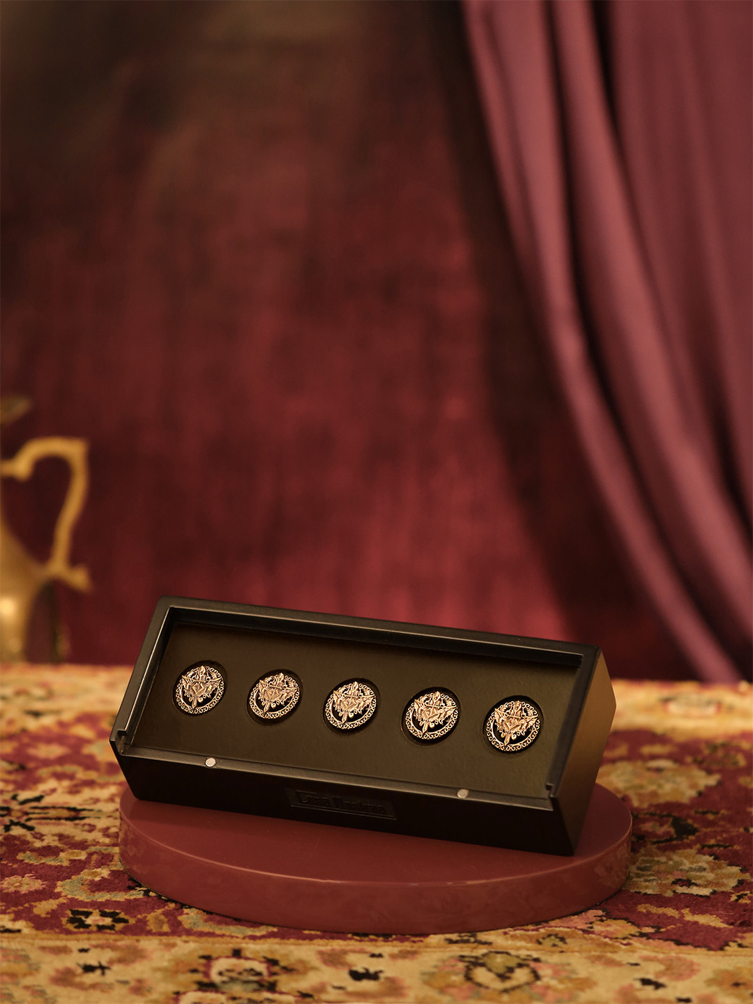 COSA NOSTRAA Men Set Of 5 Gold-Toned The Knight Lion Shield Buttons