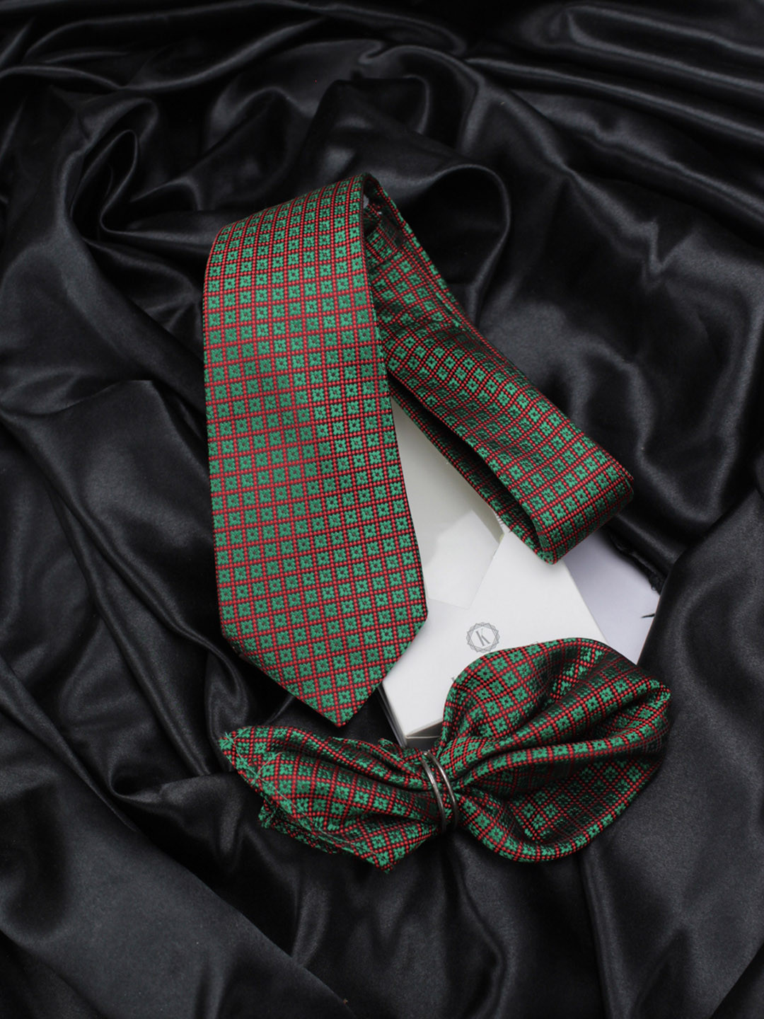Kavove Green Checkered Tie & Pocket Square Gift Set