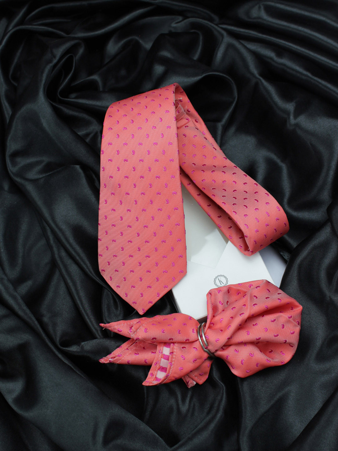 Kavove Pink Abstract Tie & Pocket Square Gift Set