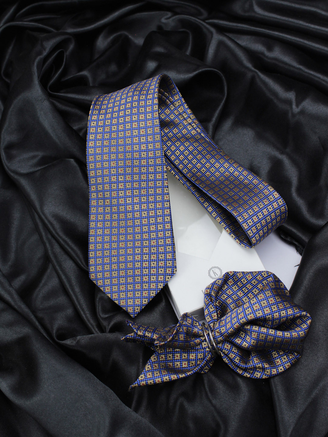 Kavove Men Blue Polka Dot Printed Tie & Pocket Square