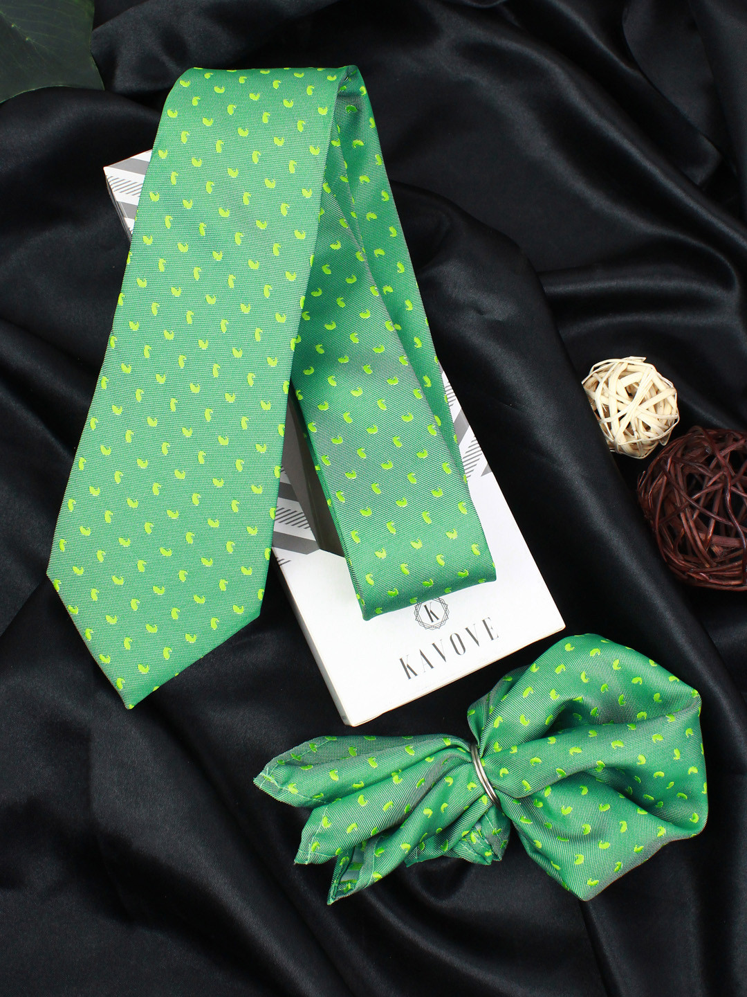 Kavove The Astro Men Green Mini Paisley Neck Tie & Pocket Square Accessory Gift Set