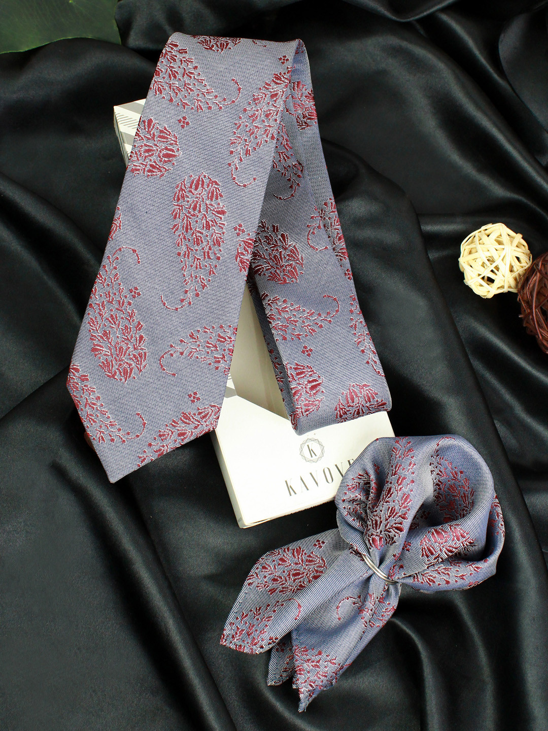 Kavove  Men Blue The Twining Paisley Blue Gift Box