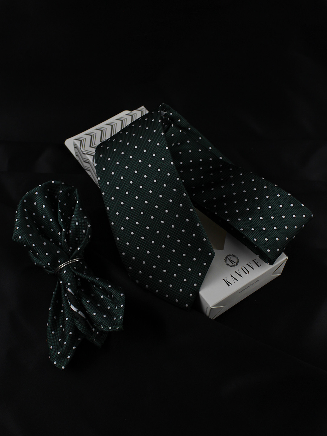 Kavove Men Green The Enchanting Polka Dot Gift Box