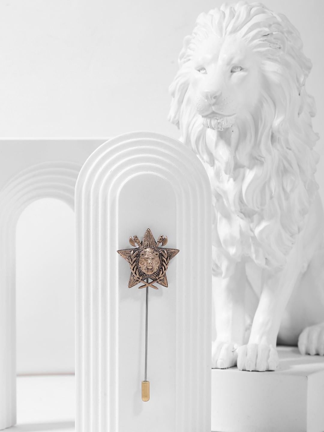 COSA NOSTRAA Antique Gold-Toned Merit Lion Lapel Pin