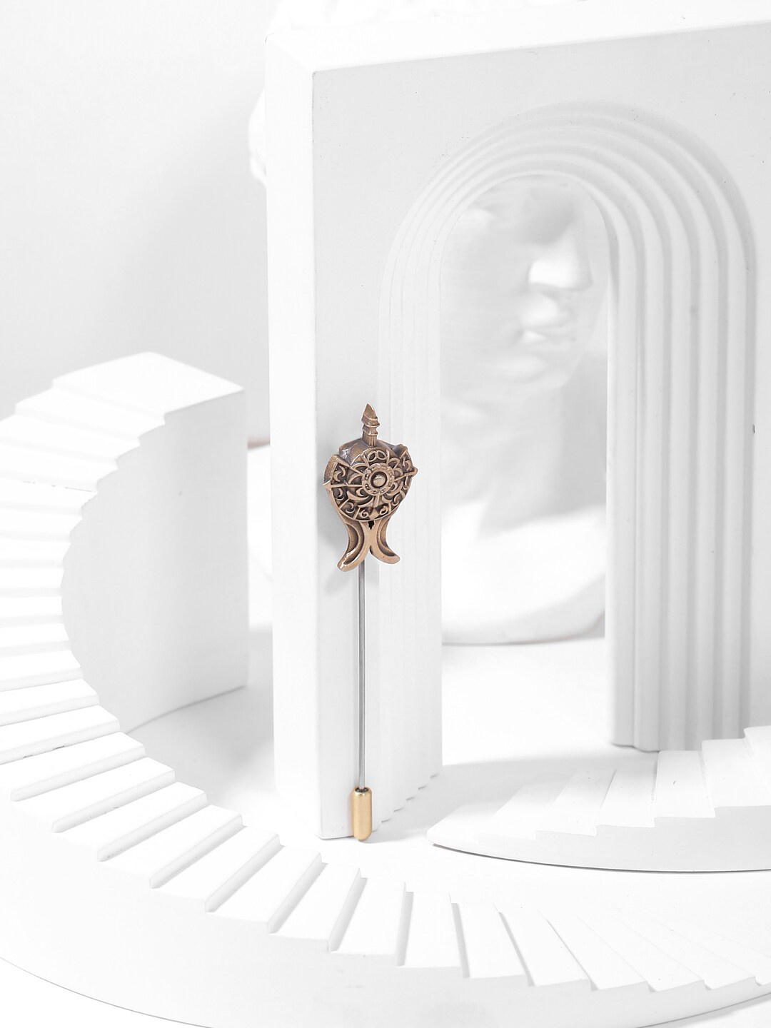 COSA NOSTRAA Men Gold Toned Vintage War Lapel Pin