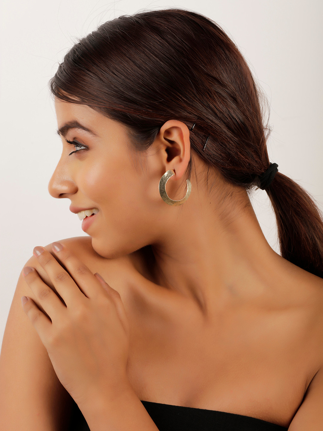 STILSKII Gold-Toned Hammered Half Hoop Earrings